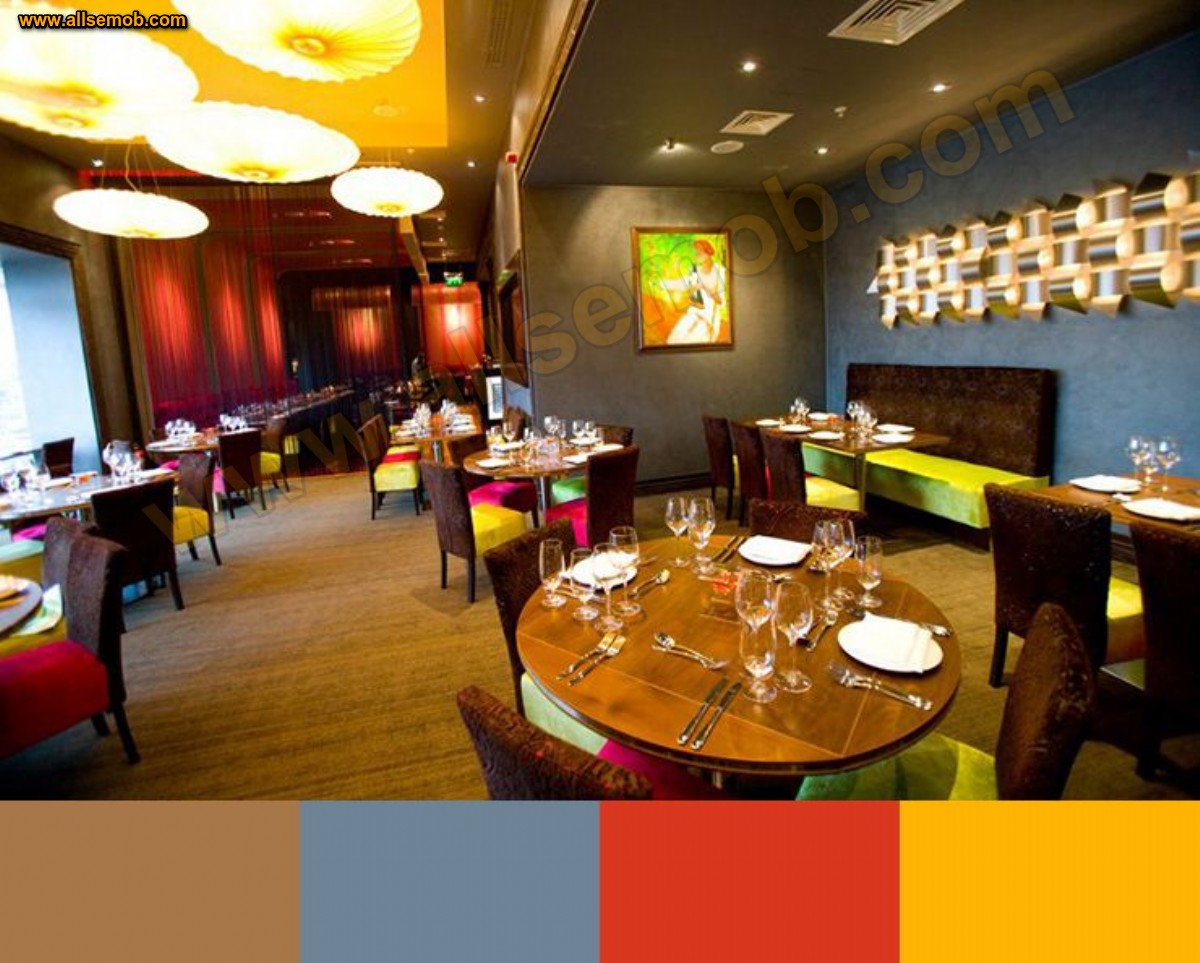 Renkli Restoran İç Tasarımı Koltuklar Sedirler Masalar Lüks Dekorasyon
